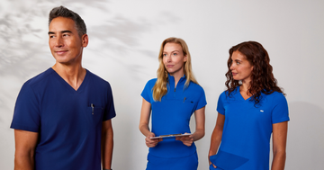 Más allá del algodón: La ciencia detrás de los scrubs que repelen la humedad y facilitan tu rutina